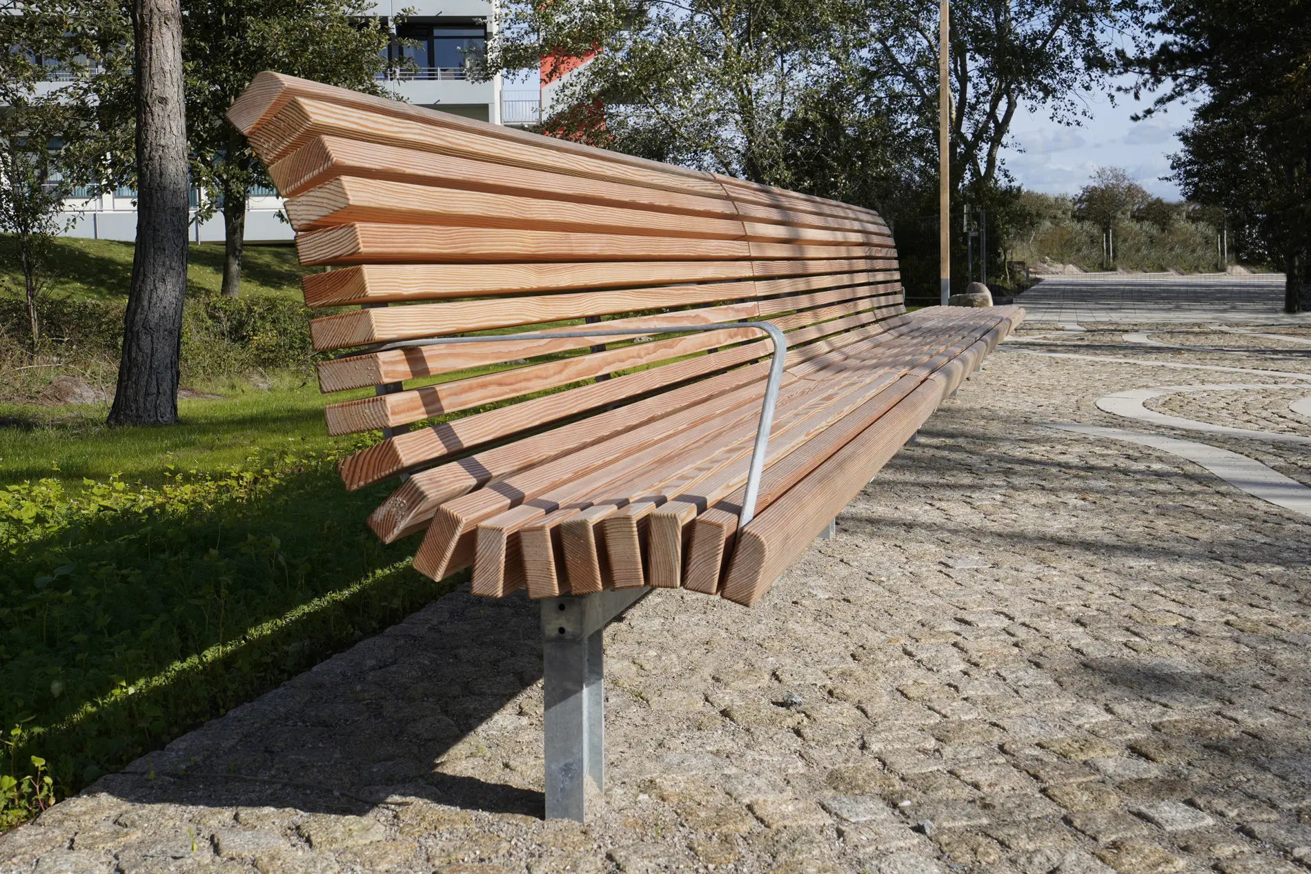 Stadtmobiliar in seiner elegantesten Form – die Erlebnispromenade in Sankt Peter-Ording 
