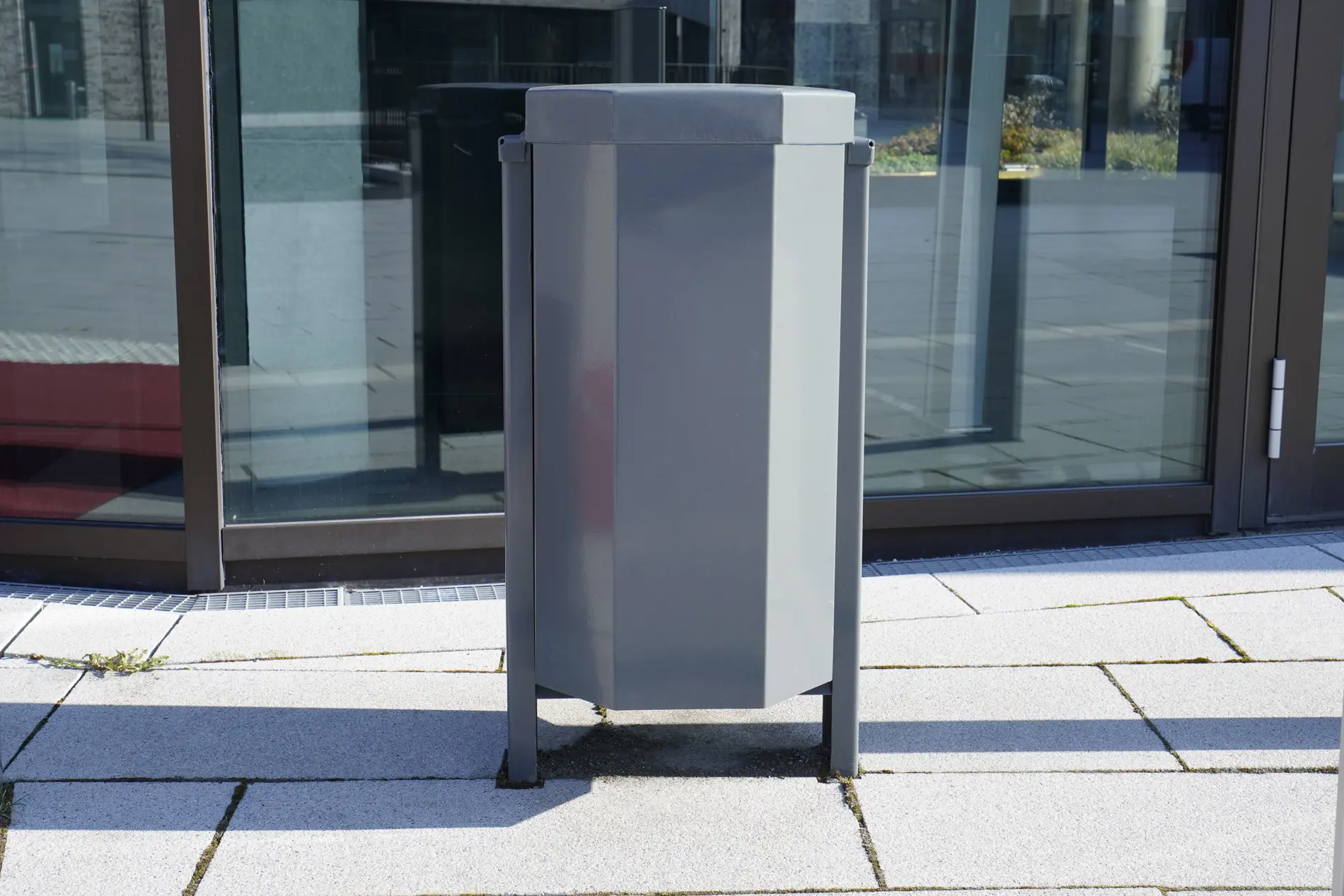 Modernes Stadtmobiliar in seiner schönsten Form 