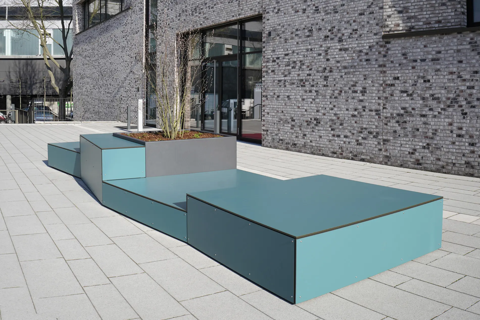 Modernes Stadtmobiliar in seiner schönsten Form 