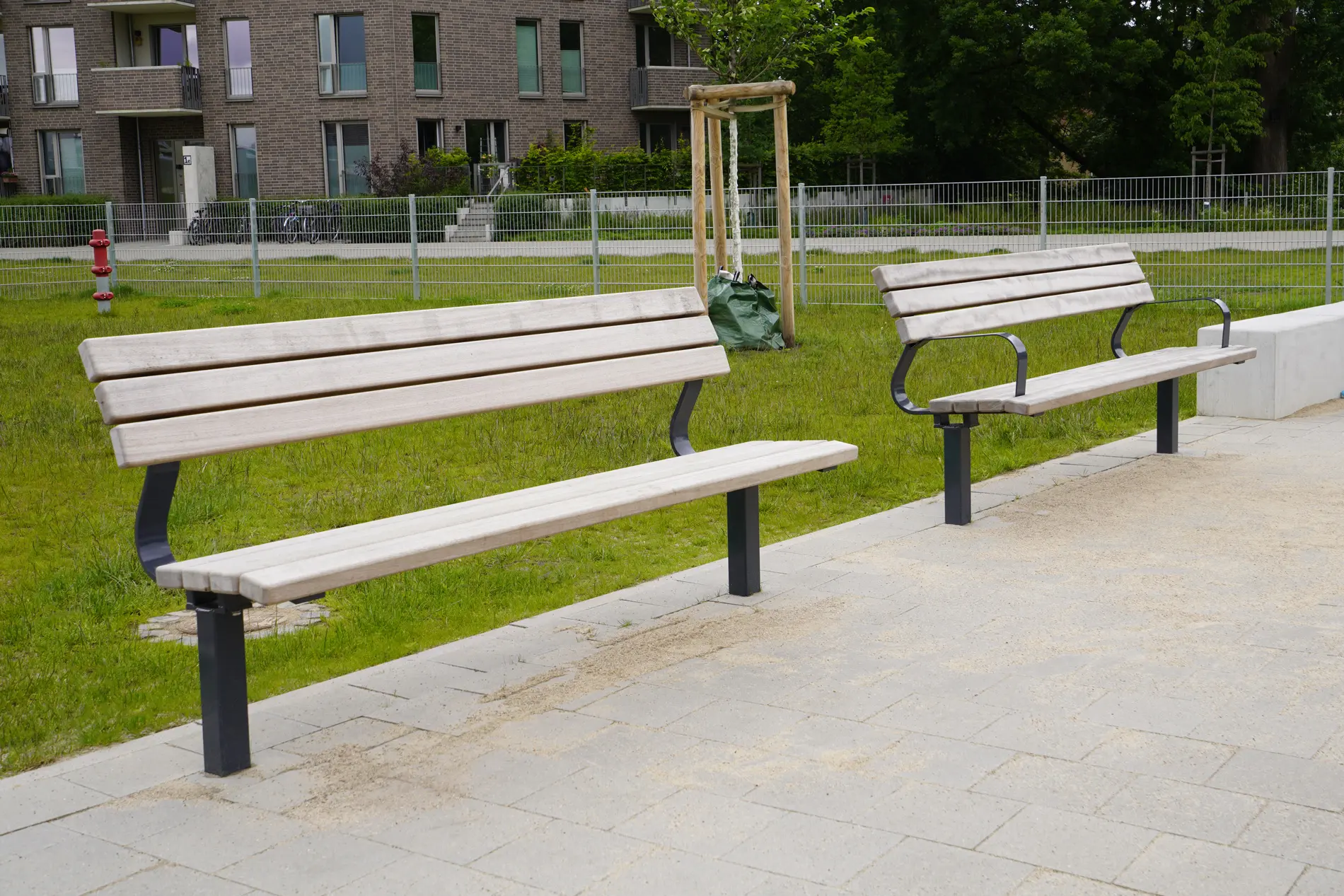 Stadtmobiliar für jeden Anlass – das Tarpenbeker Ufer in Hamburg-Niendorf