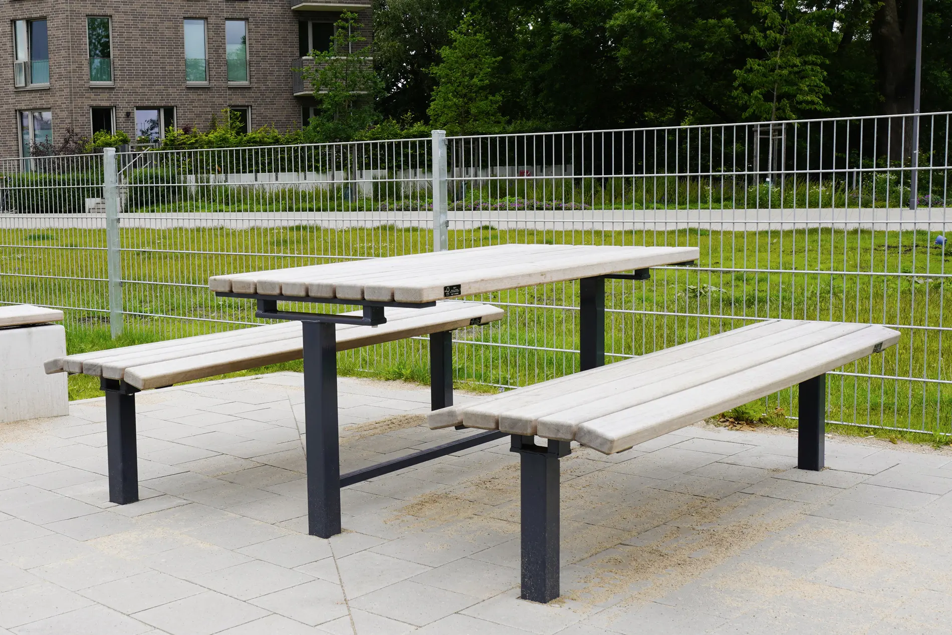 Stadtmobiliar für jeden Anlass – das Tarpenbeker Ufer in Hamburg-Niendorf