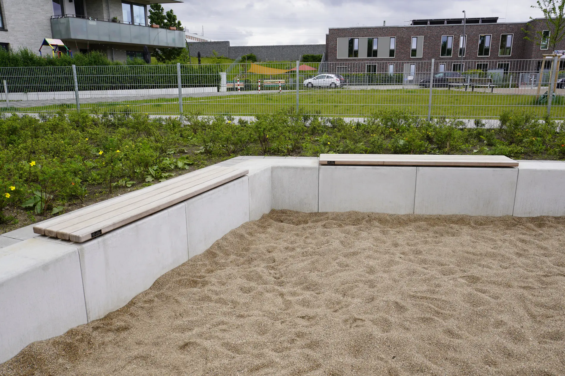Stadtmobiliar für jeden Anlass – das Tarpenbeker Ufer in Hamburg-Niendorf