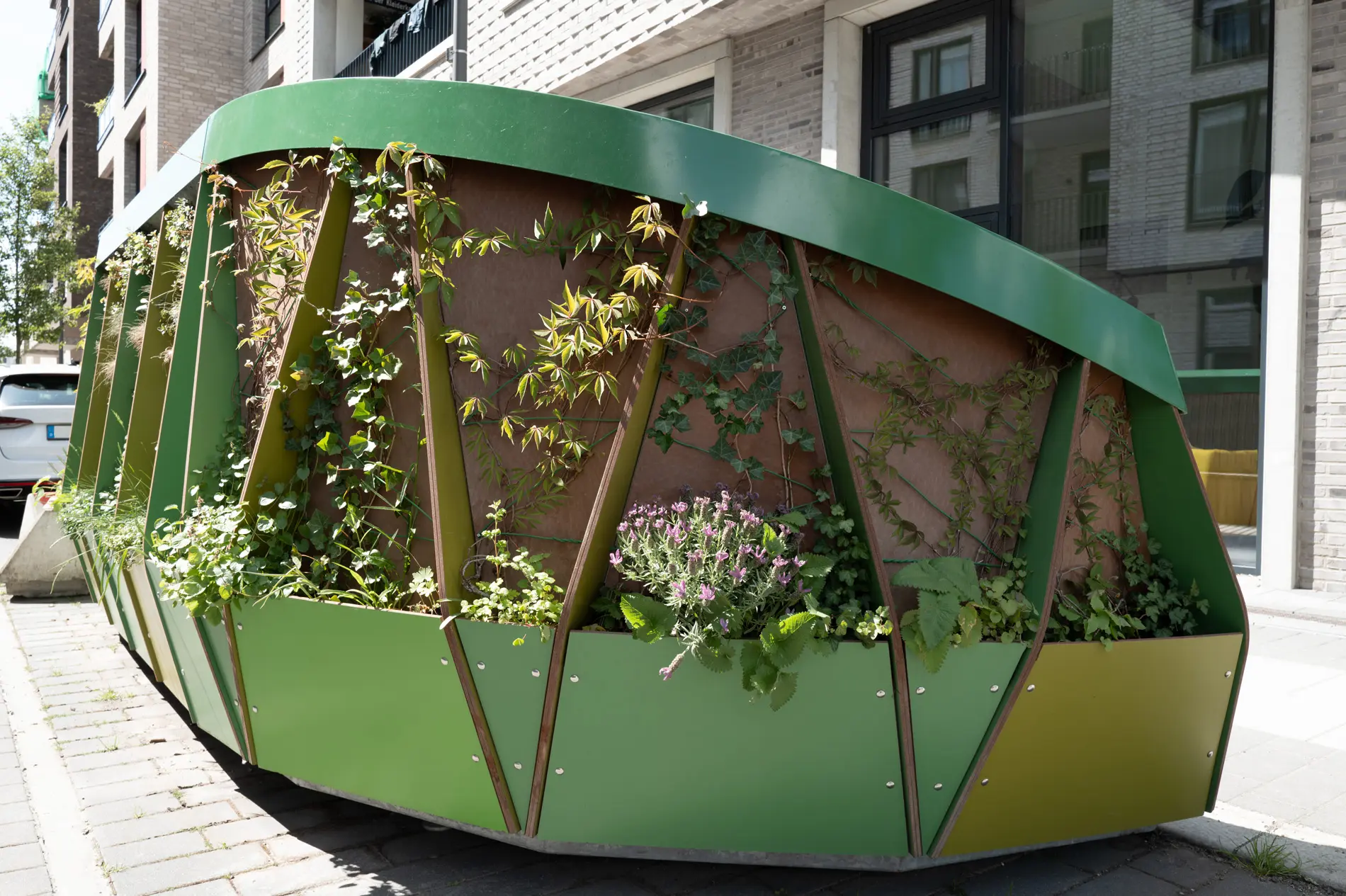 Bank Urban Alcove