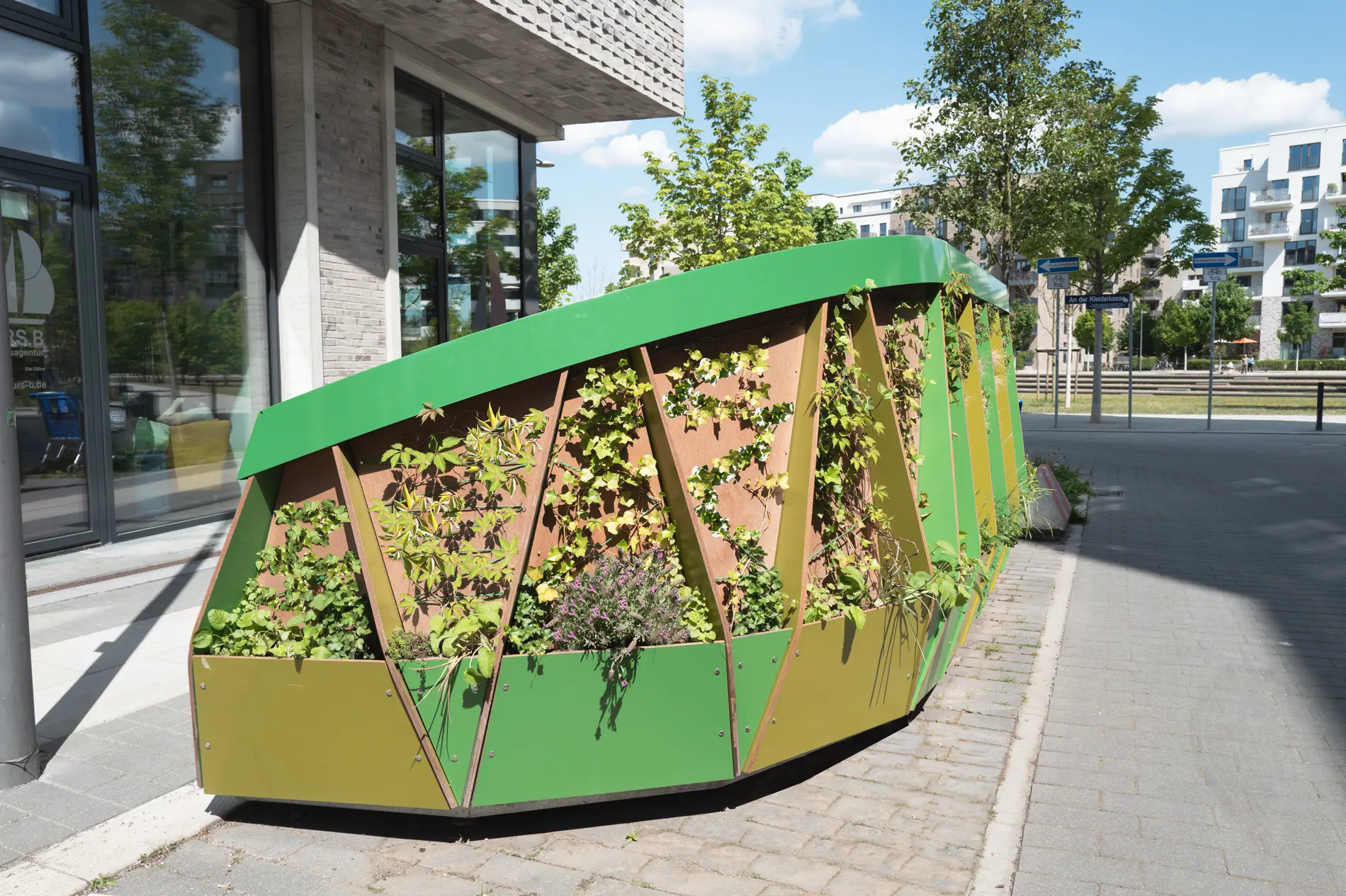 Bank Urban Alcove